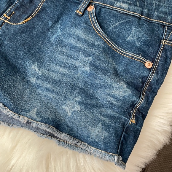 Levis Mini Jean Shorts - Picture 2 of 7